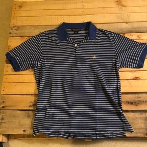 Men’s shirt sleeve shirt.